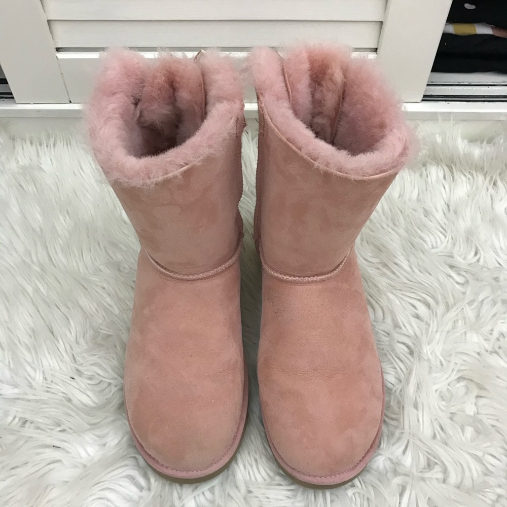 Pink Uggs!! - image 2